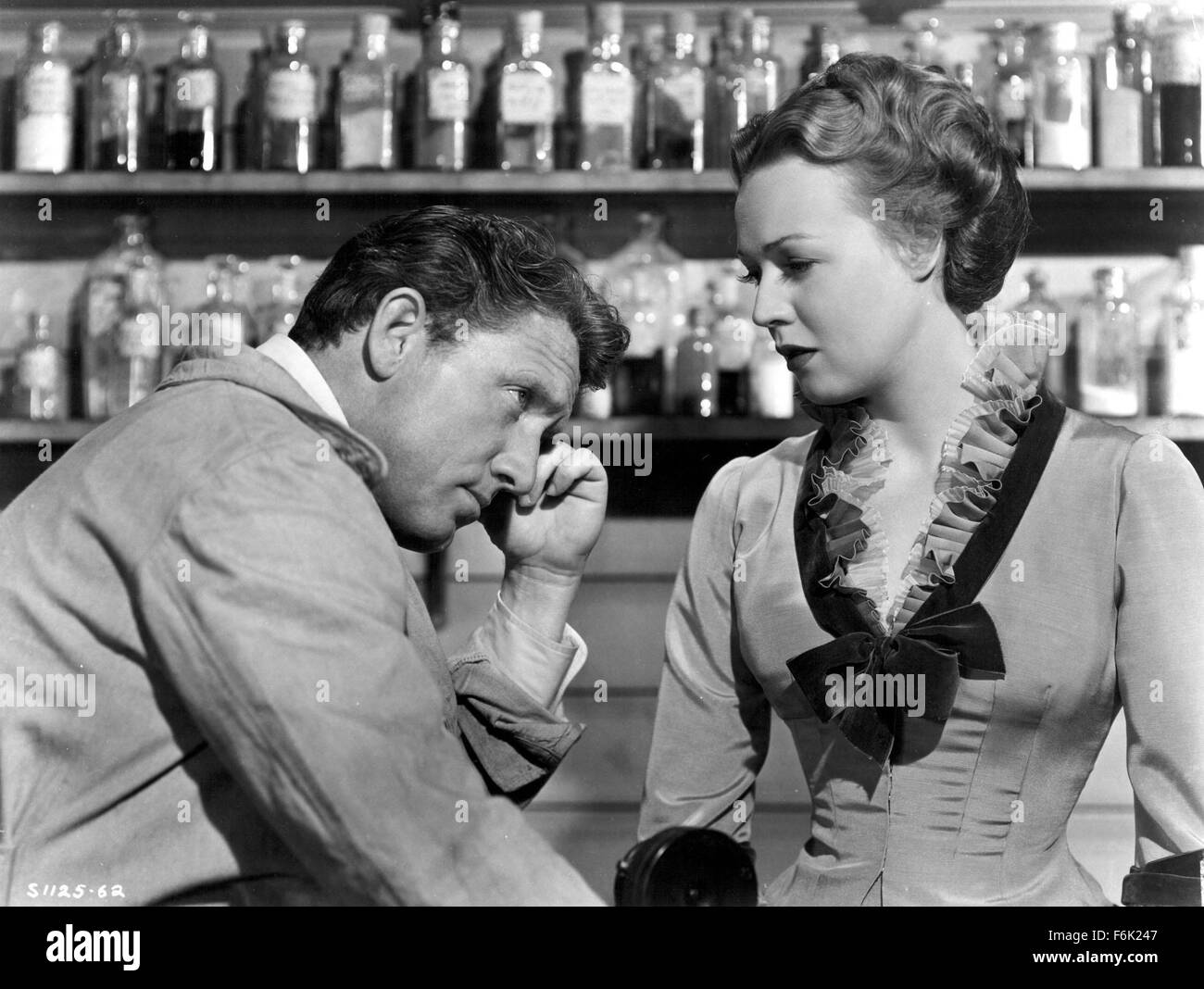 Publié : 10 mai 1940 - Film Original Title : Edison, l'homme. Sur la photo : Spencer Tracy, RITA JOHNSON. Banque D'Images