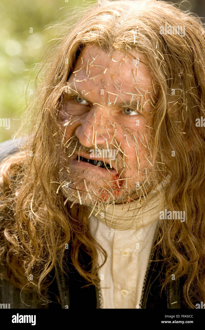 DATE DE SORTIE : Octobre 28, 2005 TITRE DE FILM : La Légende de Zorro STUDIO : Columbia Pictures PLOT : Le légendaire Zorro va au loin sur une autre aventure de protéger l'avenir de la Californie et de ses citoyens. Cette fois, il lutte contre les méchants avec l'aide de sa belle épouse, Elena, et leur jeune fils précoce, Joaquin. Alejandro De LaVega est déchiré entre deux mondes, sa vie comme Zorro et sa vie comme un homme de famille. Réalisé par Martin Campbell. Sur la photo : Nick Chinlund que Jacob McGivens. (Crédit Image : c Columbia Pictures/photos) Banque D'Images