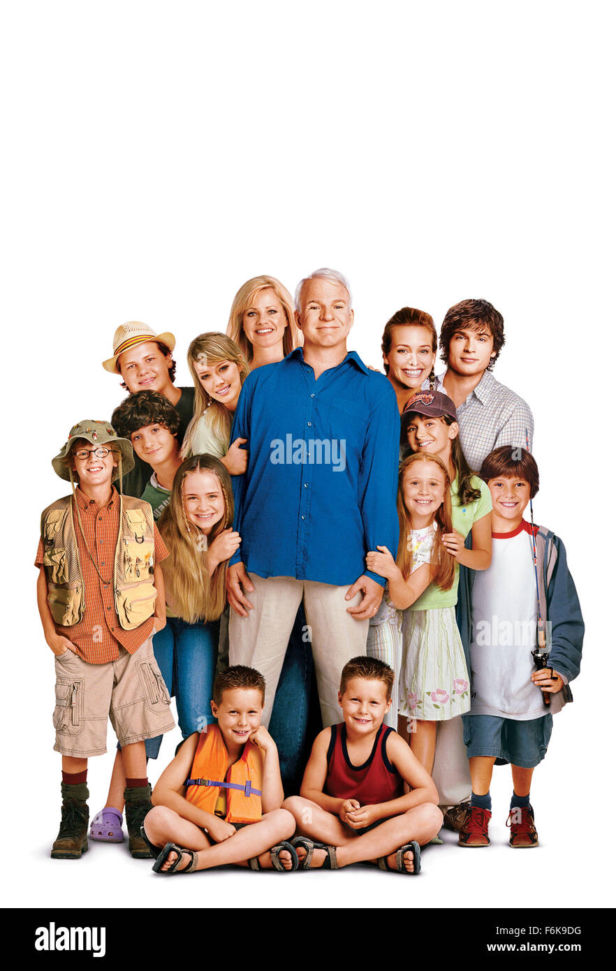 DATE DE SORTIE : Décembre 21, 2005. Titre du film : moins cher à la douzaine 2. STUDIO : 20th Century Fox. PLOT : Steve Martin et Bonnie Hunt retour à la tête de la famille Baker qui, pendant les vacances, se trouver en concurrence avec une famille rivale de huit enfants, dirigé par Eugene Levy. Photo : Steve Martin retourne en tant que Tom Baker. Banque D'Images