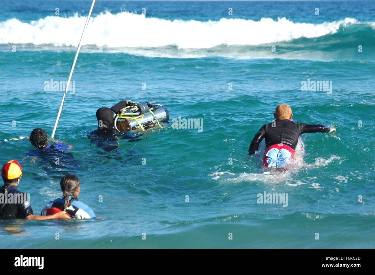 DATE DE SORTIE : Avril 29, 2006. Titre du film : attraper une vague. STUDIO : GAGA Communications. Résumé : trois lycéens décident de contester la légendaire surf à Shonan Beach. Sur la photo : Scène du film. Banque D'Images