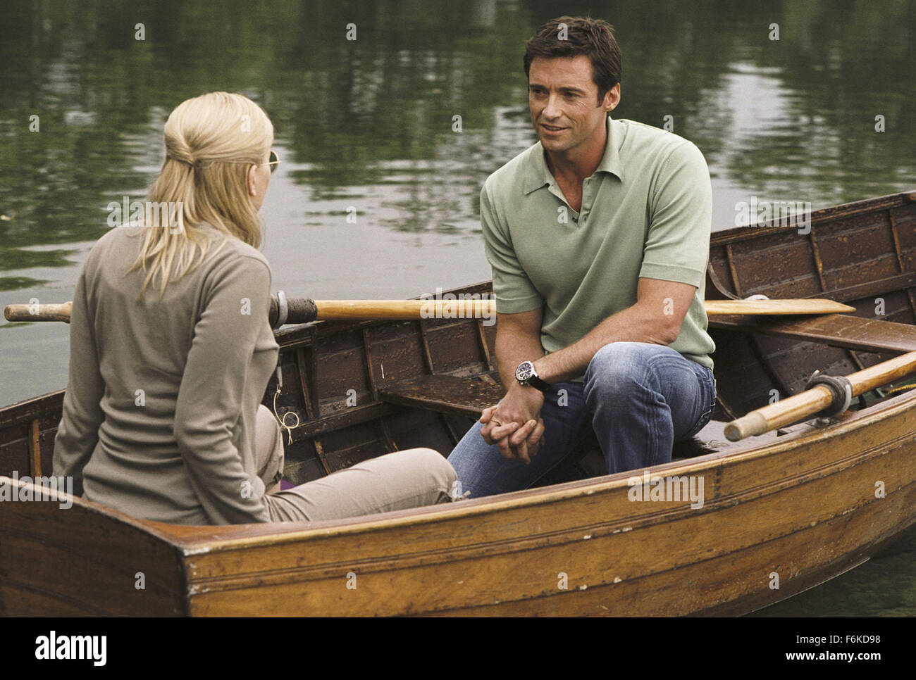 DATE DE SORTIE : Juillet 28, 2006. Titre du film : Scoop. STUDIO : BBC Films. Résumé : Une étudiante en journalisme américaine à Londres décroche une grande histoire, et commence une liaison avec une aristocrate que l'incident se déploie. Sur la photo : Hugh Jackman comme Peter Lyman et Scarlett Johansson comme Sondra Pransky. Banque D'Images