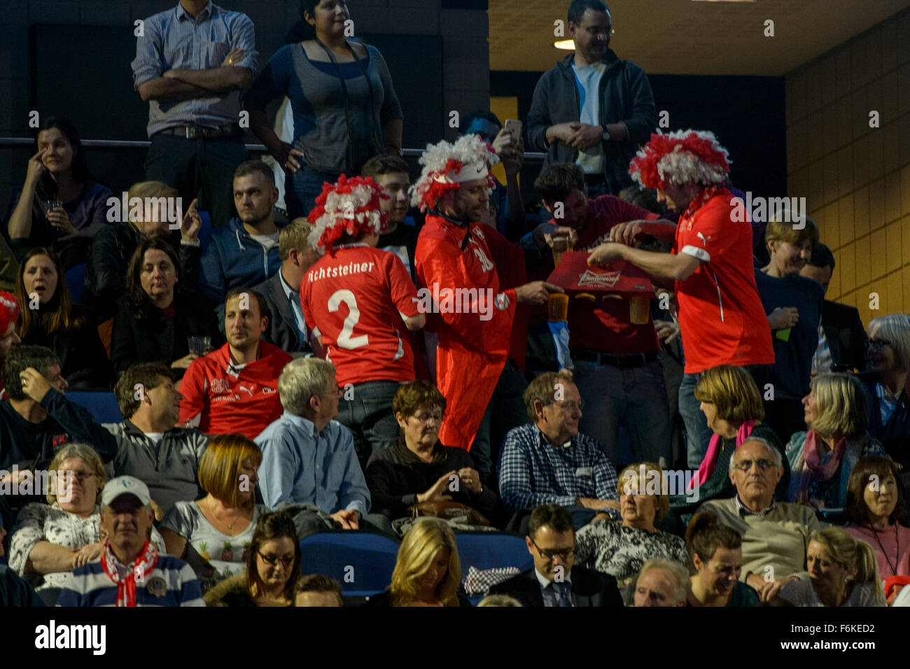 Londres, Royaume-Uni. 17 novembre, 2015. Tennis ATP Tour finals. Jour 3. Federer fans s'animent : Action Crédit Plus Sport Images/Alamy Live News Banque D'Images