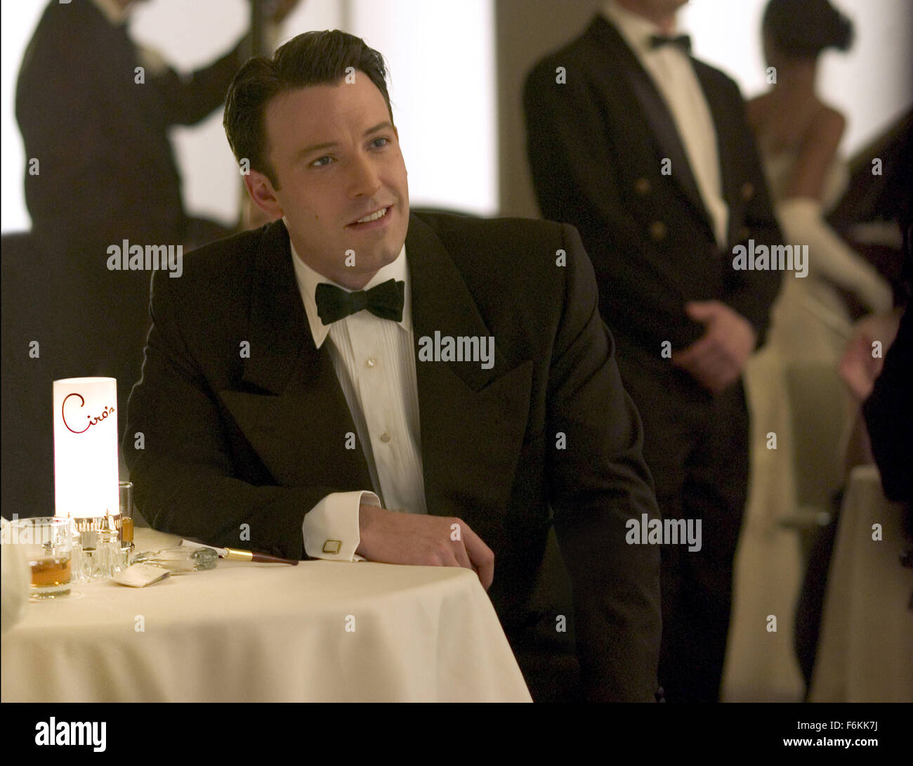 Sep 05, 2006 ; Los Angeles, CA, USA ; DATE DE SORTIE : 8 septembre 2006. Réalisateur : Allen Coulter. Entreprise : Focus Features. Résumé : L'exploration convaincante de la renommée et de l'identité, inspiré par l'un des plus célèbres d'Hollywood, des mystères. L'histoire suit un détective privé des années 50, qui enquête sur la mort mystérieuse de 'Superman' star George Reeves, met au jour des connexions inattendues à sa propre vie comme l'affaire devient plus personnelle. L'affaire torride Reeves a eu avec la femme d'un cadre d'un studio pourrait détenir la clé de la vérité. Photo : Ben Affleck comme George Reeves. Crédit obligatoire : Photo par Geo Banque D'Images