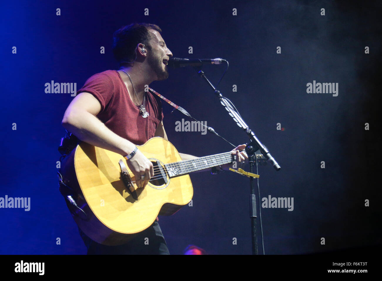 James Morrison exécute live au Manchester's Albert Hall. Banque D'Images