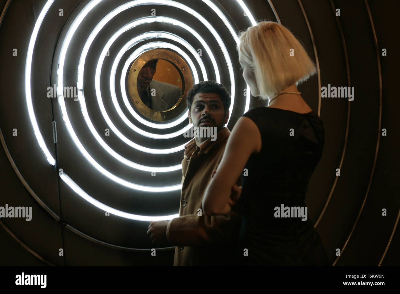 16 mai 2007 - Paris, FRANCE - DATE DE SORTIE : 25 mai 2007. Réalisateur : Luc Besson. STUDIO : Europa Corp./Sony Pictures Classics. Résumé : Une belle femme aide un fraudeur inepte obtenir son jeu ensemble. En Photo : l'Acteur Jamel Debbouze comme André, et l'actrice RIE RASMUSSEN, Angel-A. (Crédit Image : c Sony Pictures Classics) RESTRICTIONS : Il s'agit d'une distribution publique du film, de la télévision ou de publicité photographie. Non-usage éditorial peut nécessiter d'autres jeux. Banque D'Images