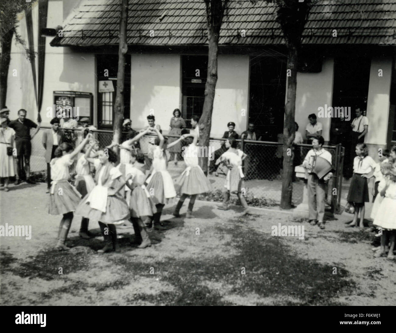 Festival du monde 1949 Budapest : Filles dansant Banque D'Images