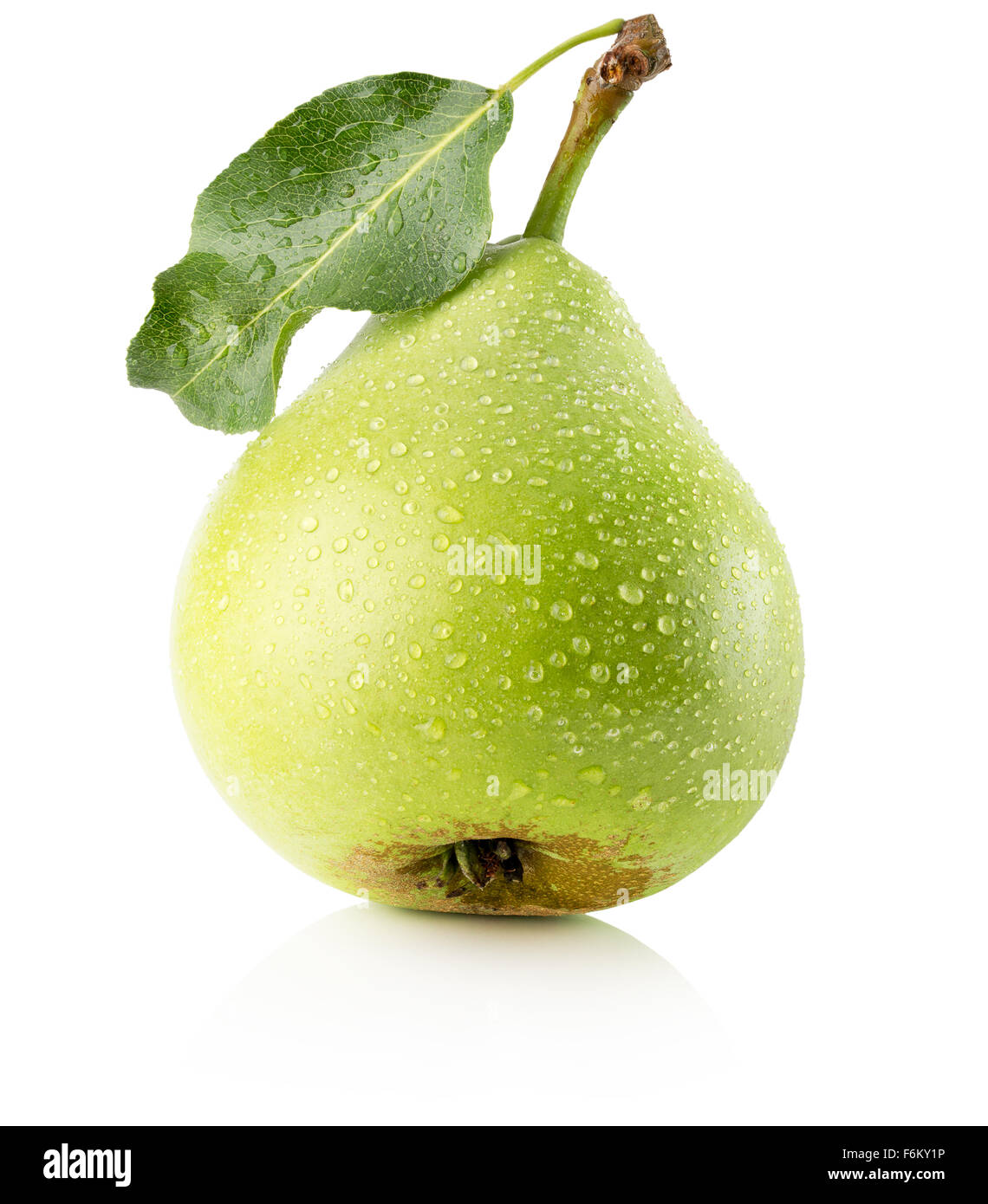 Poire à l'eau isolé sur le fond blanc. Banque D'Images