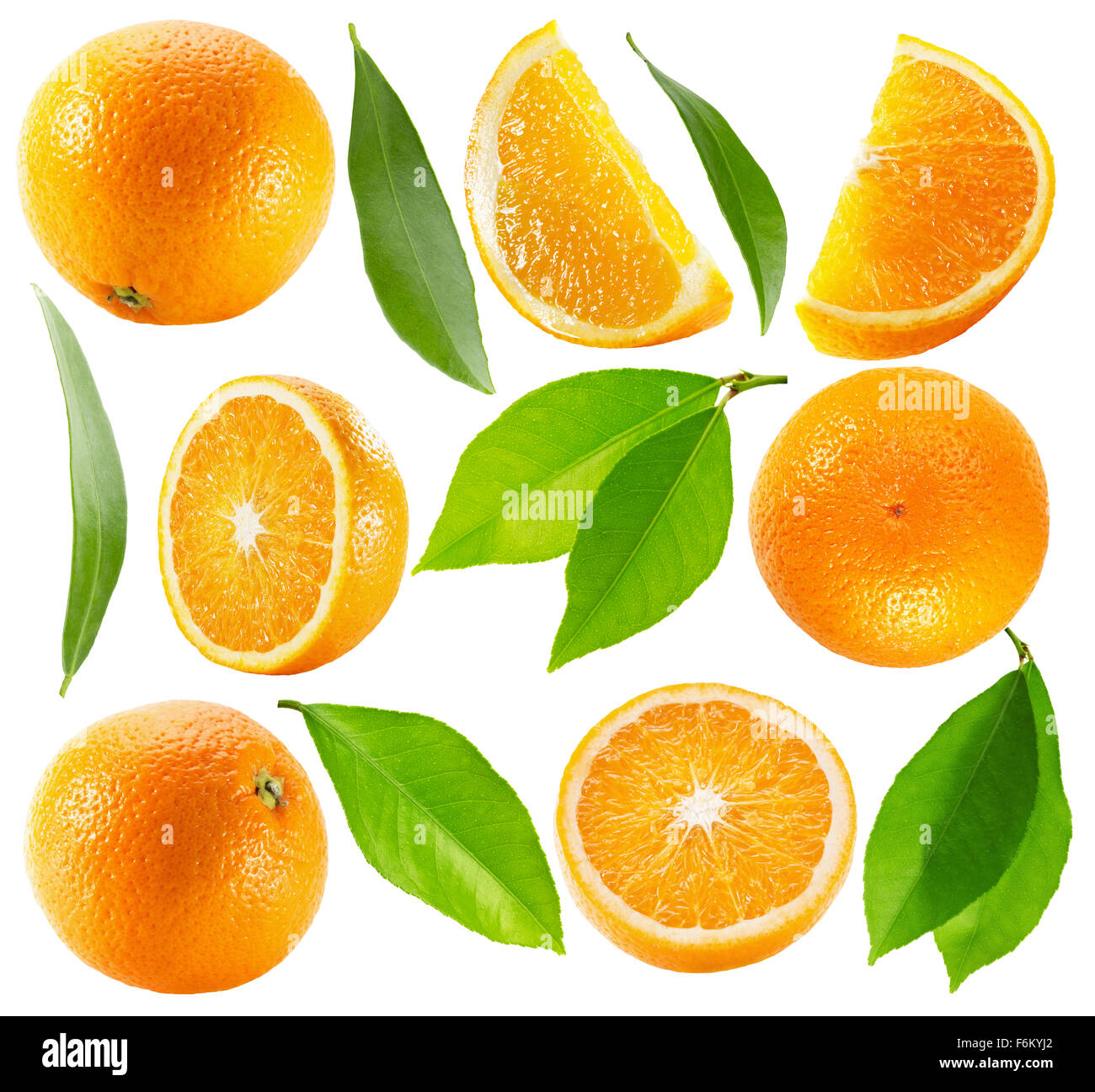 Collection d'oranges avec des feuilles isolées sur fond blanc. Banque D'Images