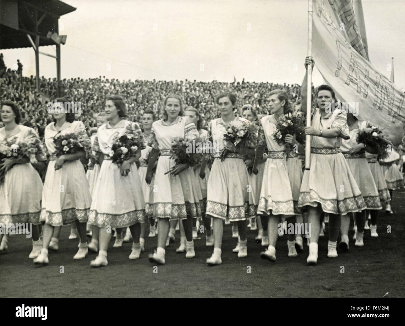 Festival du monde 1949 Budapest : parade et procession de femmes Banque D'Images