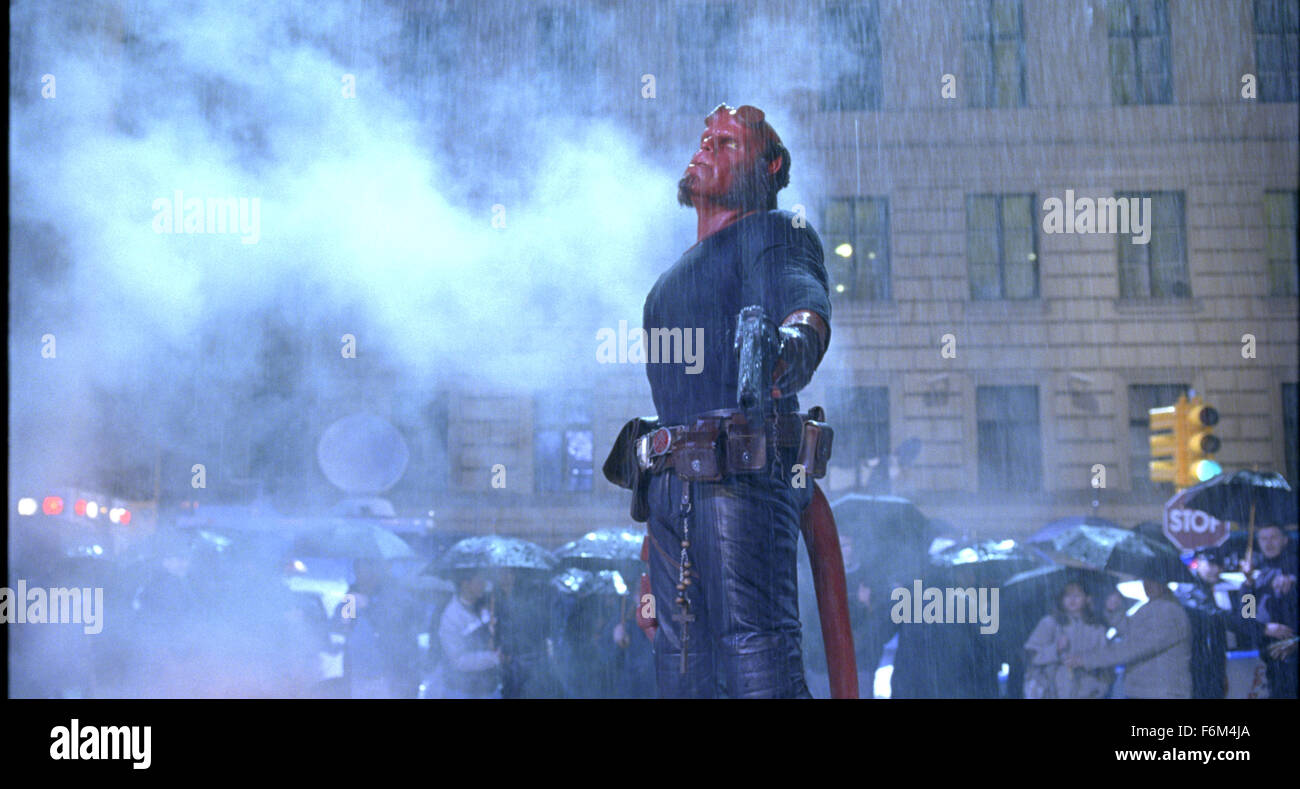 DATE DE SORTIE : Juillet 11, 2008. Titre du film : Hellboy II : Les Légions d'or. STUDIO : Universal Pictures. Résumé : Le mythique monde commence une rébellion contre l'humanité afin d'éliminer la terre, pour Hellboy et son équipe doivent sauver le monde de l'créatures rebelles. Photo : Ron Perlman comme Hellboy. Banque D'Images