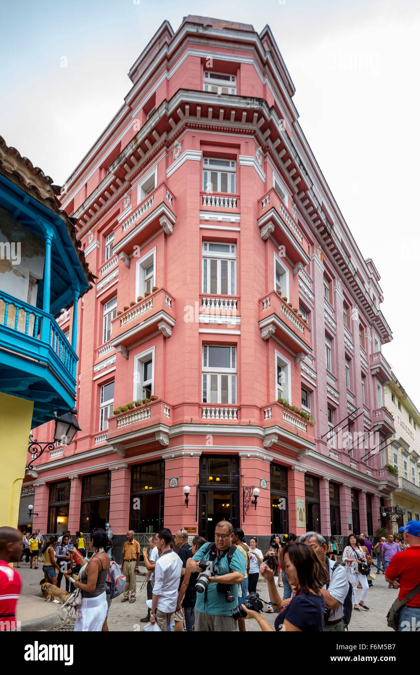 Hôtel Ambos Mundos, Hôtel de l'écrivain Ernest Hemingway à La Havane, à  l'extérieur, l'hôtel rose avec terrasse sur le toit, de Cuba, de l'Amérique  du Nord Photo Stock - Alamy