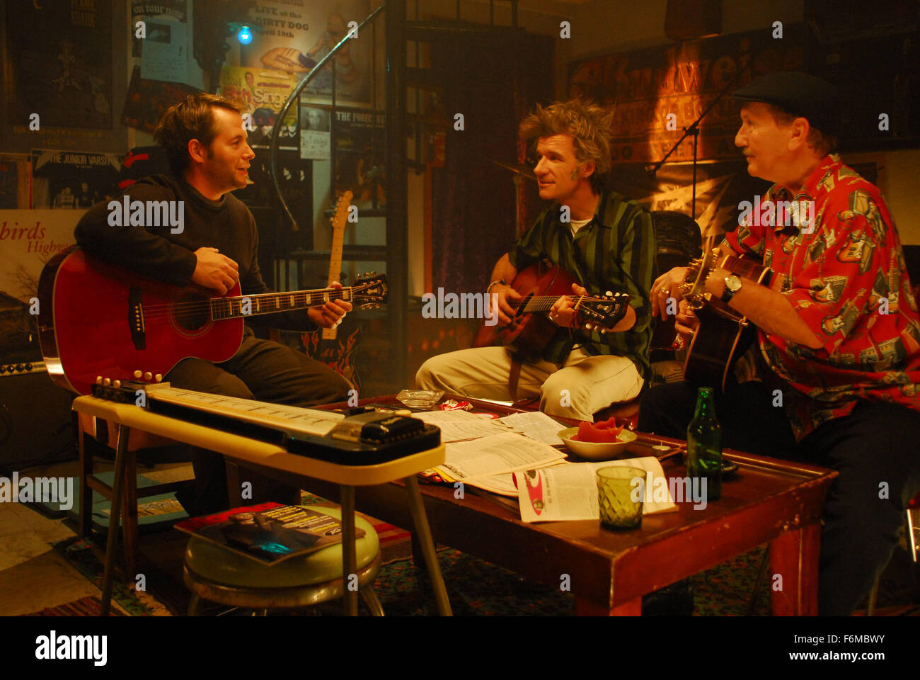 DATE DE SORTIE : 5 juin 2009. Titre du film : Monde merveilleux. STUDIO : Magnolia Pictures. Résumé : Ben est un échec pour l'chanteuse folk et moins-que-week-end extraordinaire papa. Profondément cyniques, Ben's seul plaisir dans la vie est dérivée de parties d'échecs avec son colocataire sénégalais Ibou. Quand Ibou est soudainement tombé malade et a frappé un employé municipal insensible exacerbe la situation d'urgence, Ben's vision du monde pessimiste semble confirmé sans équivoque. Mais quand la sœur de Ibou Khadi prend sa place dans leur appartement, ce qui commence comme une drôle de vie devient quelque chose de plus, et Ben conclut que c Banque D'Images