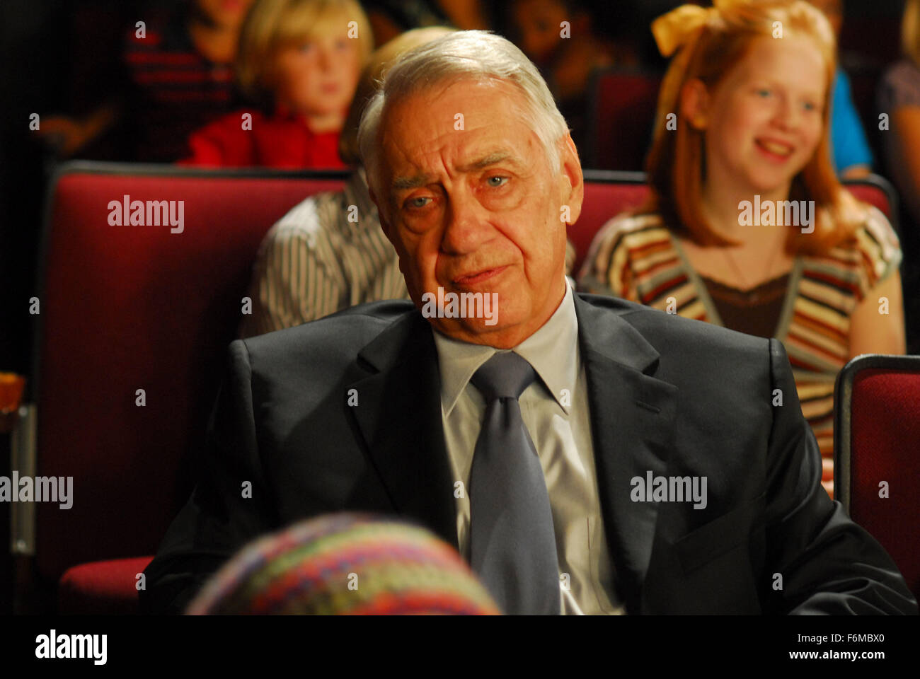 DATE DE SORTIE : 5 juin 2009. Titre du film : Monde merveilleux. STUDIO : Magnolia Pictures. Résumé : Ben est un échec pour l'chanteuse folk et moins-que-week-end extraordinaire papa. Profondément cyniques, Ben's seul plaisir dans la vie est dérivée de parties d'échecs avec son colocataire sénégalais Ibou. Quand Ibou est soudainement tombé malade et a frappé un employé municipal insensible exacerbe la situation d'urgence, Ben's vision du monde pessimiste semble confirmé sans équivoque. Mais quand la sœur de Ibou Khadi prend sa place dans leur appartement, ce qui commence comme une drôle de vie devient quelque chose de plus, et Ben conclut que c Banque D'Images