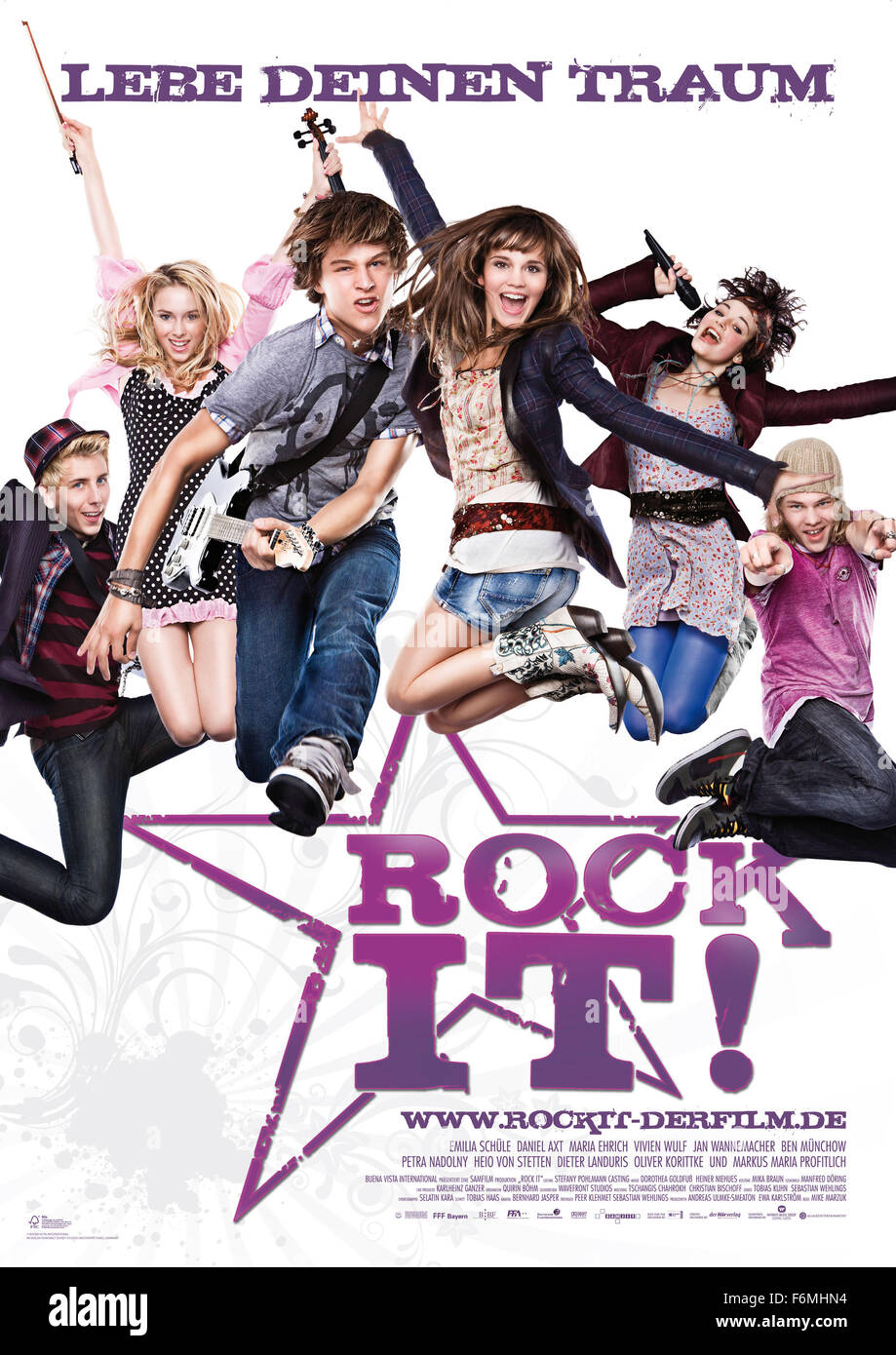 DATE DE SORTIE : Février 18, 2010 TITRE DE LA VIDÉO : Rock It STUDIO : SamFilm Produktion Réalisateur : Mike Marzuk PLOT : lorsqu'ils sont envoyés à un pensionnat pour la musique classique, la musique rock adolescent découvre Julia - et des musiciens de rock. Déchiré entre ces deux univers musicaux, elle doit trouver son propre chemin. Sur la photo : affiche de film (image Crédit : c SamFilm Produktion/photos) Banque D'Images
