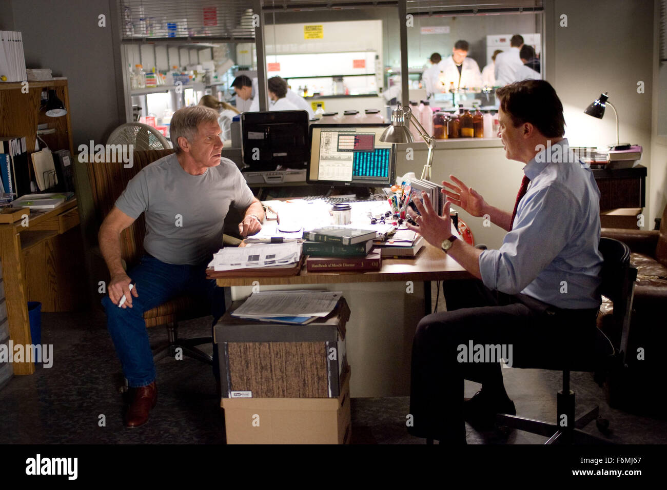 DATE DE SORTIE : Janvier 22, 2010 TITRE DE LA VIDÉO : Mesures extraordinaires STUDIO : CBS Films Réalisateur : Tom Vaughan RÉSUMÉ : UN DRAME centré sur les efforts de John et Aileen Crowley de trouver un chercheur qui pourrait avoir un traitement pour leur deux enfants's trouble génétique rare présenté : HARRISON FORD comme le Dr Robert Stonehill et Brendan Fraser, John Crowley (Image Crédit : c CBS Films/Photos) Banque D'Images