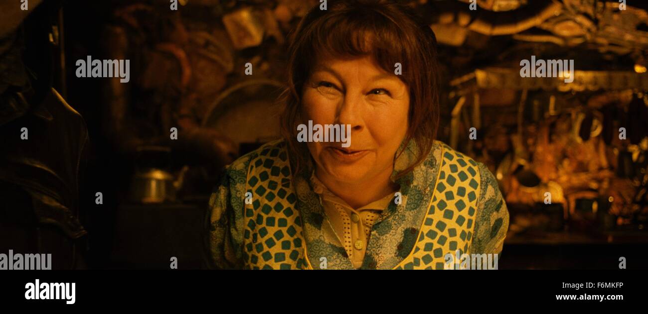 DATE DE SORTIE : 13 mars 2010. Titre du film : Micmacs. STUDIO : Epithete Films. Résumé : Un homme et ses amis proposer un plan original et complexe de détruire deux grands fabricants d'armes. Sur la photo : Yolande Moreau comme Tambouille. Banque D'Images