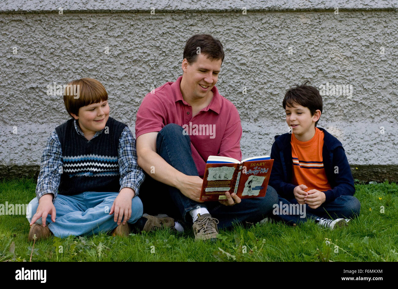 DATE DE SORTIE : Mars 19, 2010. Titre du film : Good Carma Kid. STUDIO : Twentieth Century Fox Films. PLOT : live-action adaptation de Jeff Kinney's illustrated roman sur une sage-fissuration junior high school student. Sur la photo : Auteur JEFF KINNEY, qui est le producteur exécutif du film, et les acteurs ZACHARY GORDON (à droite) et ROBERT CAPRON, bond sur l'ensemble de Vancouver Banque D'Images