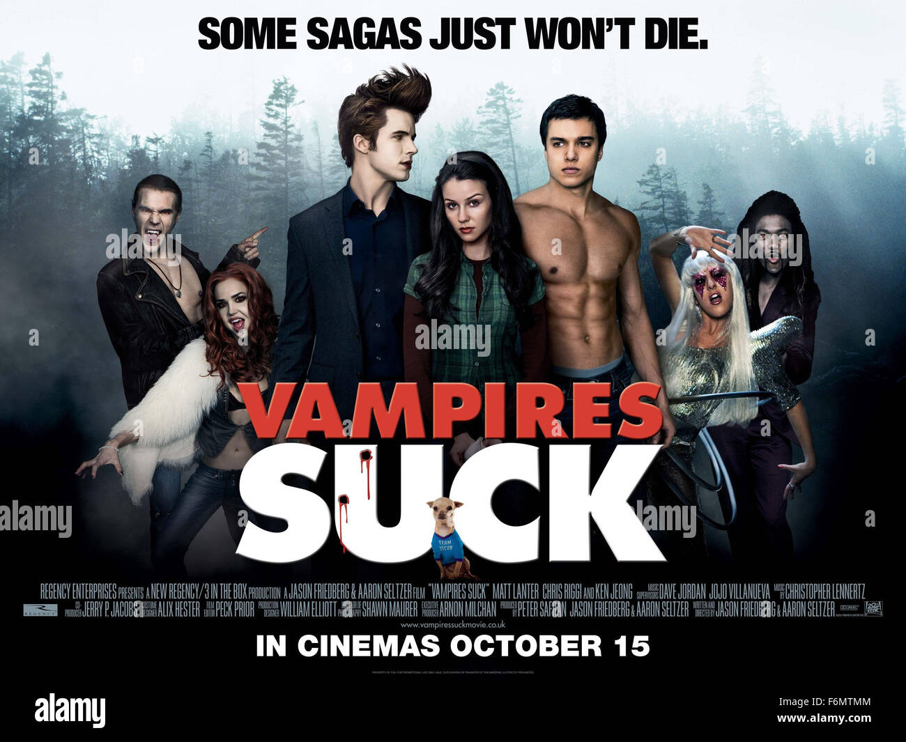 DATE DE SORTIE : Août 18, 2010. Titre du film : Vampires Suck. STUDIO : Regency Enterprises. Résumé : une parodie des films sur le thème du vampire, où l'adolescente Becca se retrouve déchiré entre deux garçons. Comme elle et ses amis aux prises avec un certain nombre de drames, tout vient d'un chef à leur bal. Sur la photo : . Banque D'Images