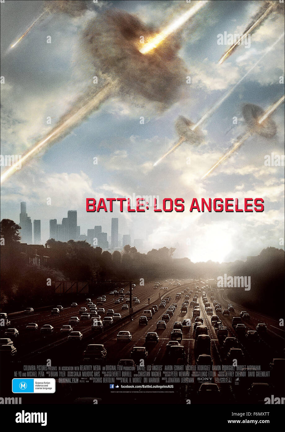 DATE DE SORTIE : Mars 11, 2011 TITRE DE FILM : Battle : Los Angeles STUDIO : Columbia Pictures Réalisateur : Jonathan Liebesman PLOT : un peloton de marines doit affronter une invasion extraterrestre à Los Angeles sur la photo : Affiche (Image Crédit : c Columbia Pictures/photos) Banque D'Images