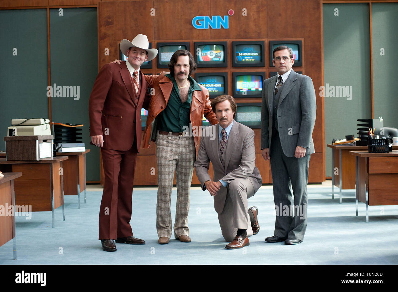 DATE DE SORTIE : Décembre 20, 2013 TITRE : Présentateur 2 : La légende continue Studio : Paramount Pictures Réalisateur : Adam McKay Résumé : Avec les années 70 derrière lui, San Diego's top qualité newsman, Ron Burgundy, revient à prendre la première New York 24 heures news channel par la tempête sur la photo : Paul Rudd comme Brian Fantana, Steve Carell comme David Koechner, Tamland de brique comme champ Type et Will Ferrell comme Ron Burgundy (Crédit : Paramount Pictures/photos) Banque D'Images