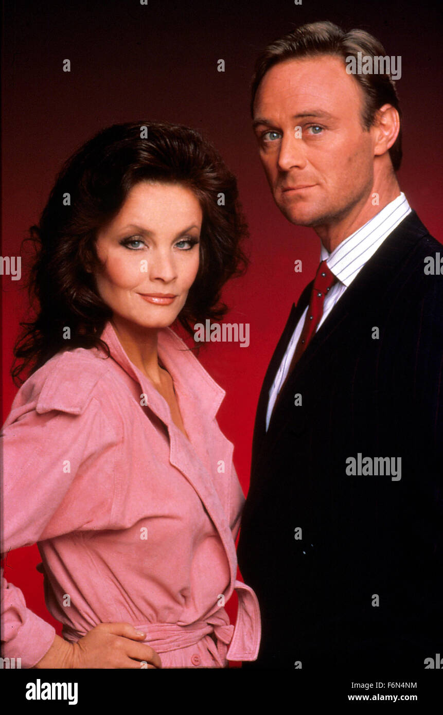 Film anglais, stage de télévision et actrice Kate O'Mara est décédé à l'âge de 74 ans. Elle était surtout connu pour Alexis Colby's comploter sœur Cassandra ''caresser'' Morrell dans la Dynastie-nous Savon au milieu des années 1980, ainsi que des rôles dans Doctor Who, Howards' Way et Triangle. PHOTO : June 1, 1981 - Dynastie, KATE O'MARA et CHRISTOPHER CAZENOVE. Le cinéma et la télévision. (Crédit Image : Moviestore c//Collection Rex dispose d') Banque D'Images