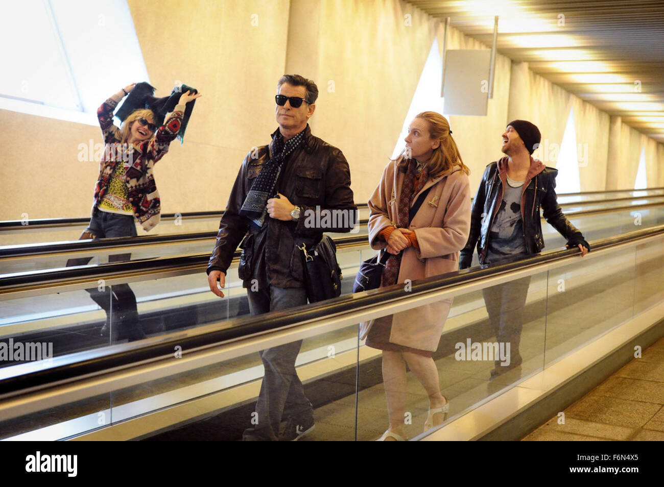 Le 5 février 2014 - Hollywood, Etats-Unis - UN LONG CHEMIN VERS LE BAS (2014)..IMOGEN POOTS..Pierce Brosnan..TONI COLLETTE..AARON PAUL..PASCAL CHAUMEIL (DIR)....(Image Crédit : c face à face/photos) Banque D'Images