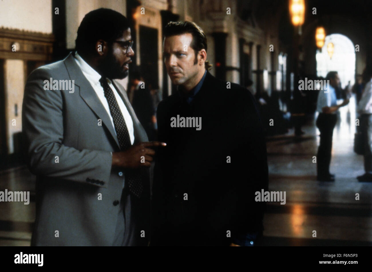 Le 13 févr. 2014 - Hollywood, États-Unis - JOHNNY HANDSOME (1989) ..FOREST WHITAKER, Mickey Rourke, WALTER HILL (DIR)..JHD 002 .. (Crédit Image : Image Crédit : c c face à face/photos) Banque D'Images