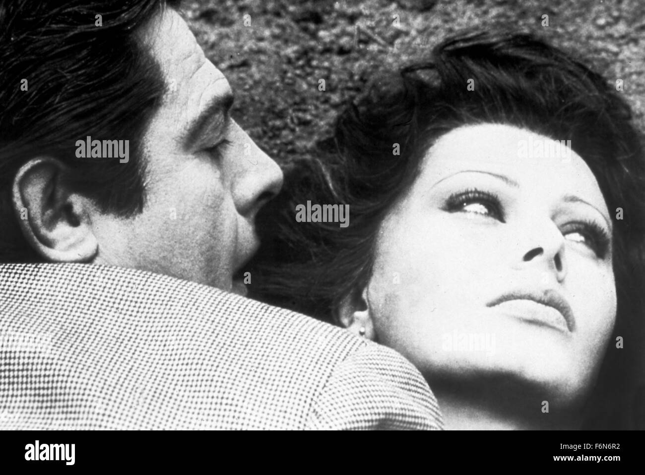 2 juillet 2014 - Hollywood, États-Unis - mariage de style italien (1964) .Marcello Mastroianni, SOPHIA LOREN, Vittorio de Sica (DIR).MITL 003. (Crédit Image : c face à face/photos) Banque D'Images