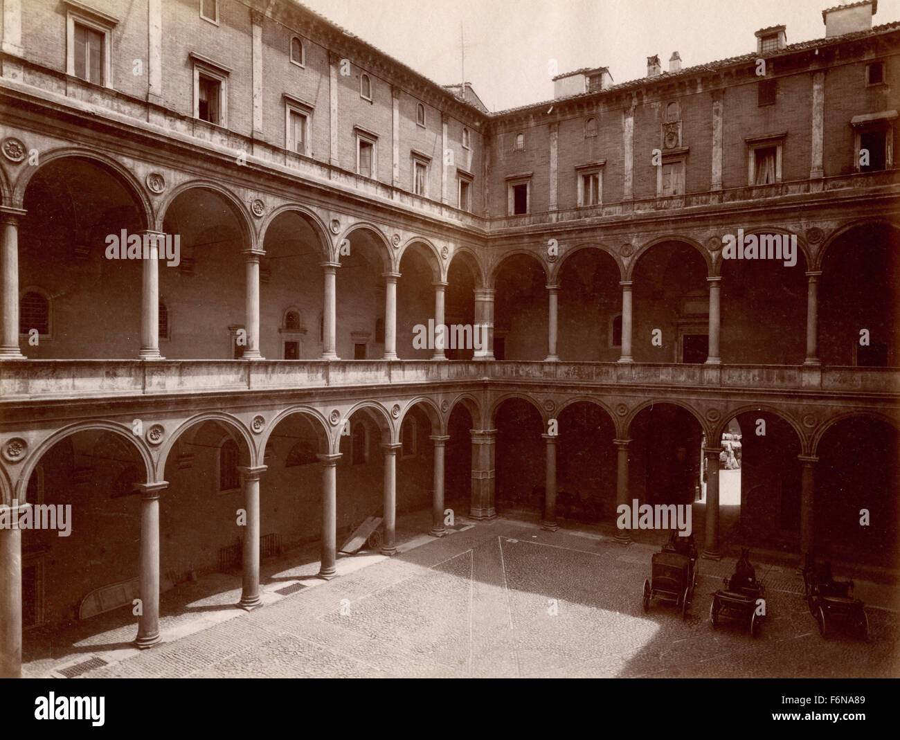 La Cour du Palais de la chancellerie, Rome, Italie Banque D'Images