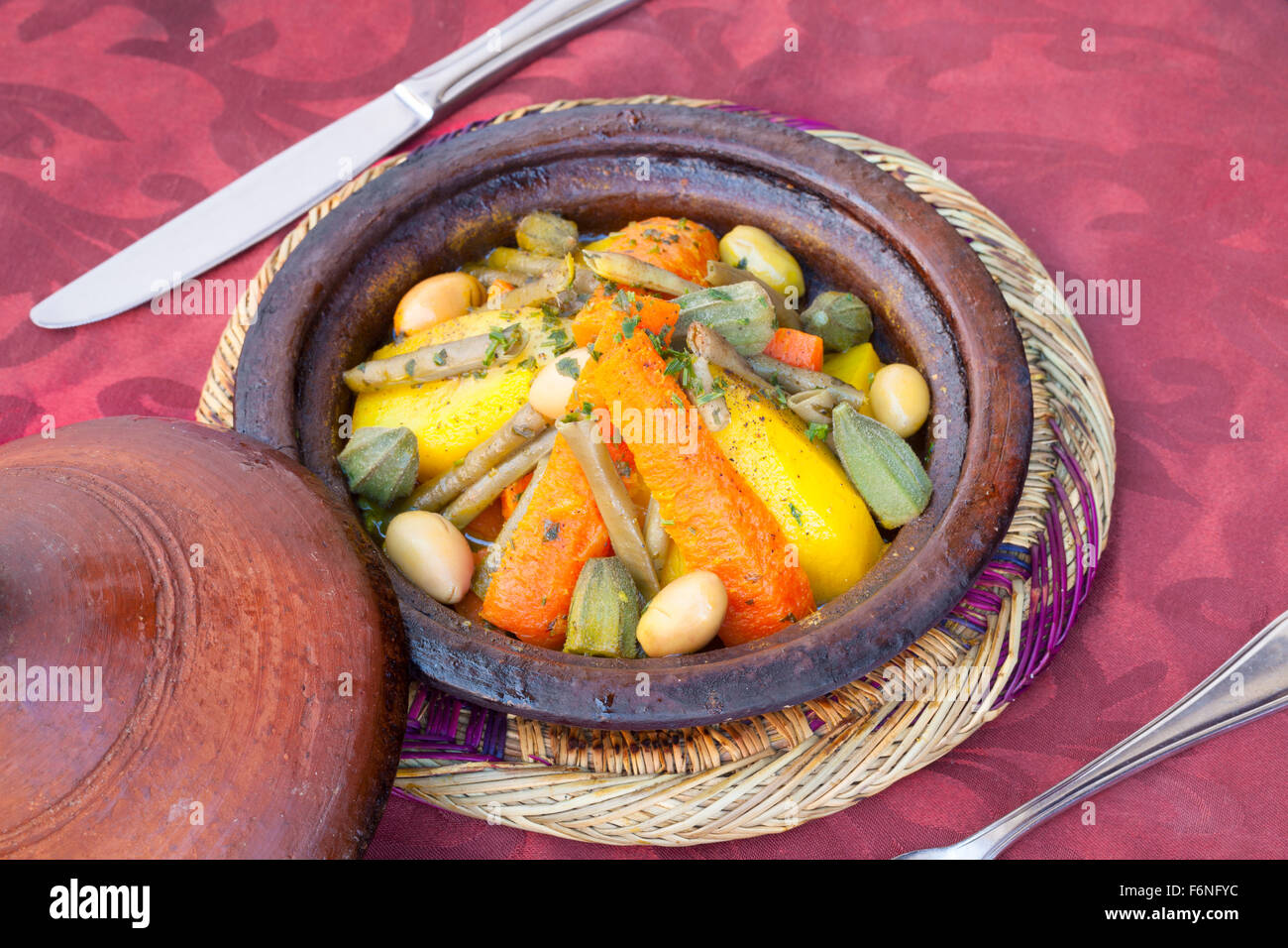 Tajine, un plat traditionnel marocain Banque D'Images
