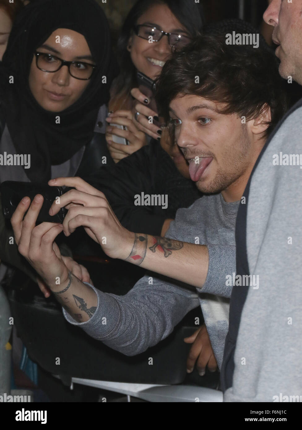 Londres, Royaume-Uni, le 12 Nov 2015 : Louis Tomlinson des One Direction vu à BBC Maida Vale Studios après le salon Vivre à Londres Banque D'Images