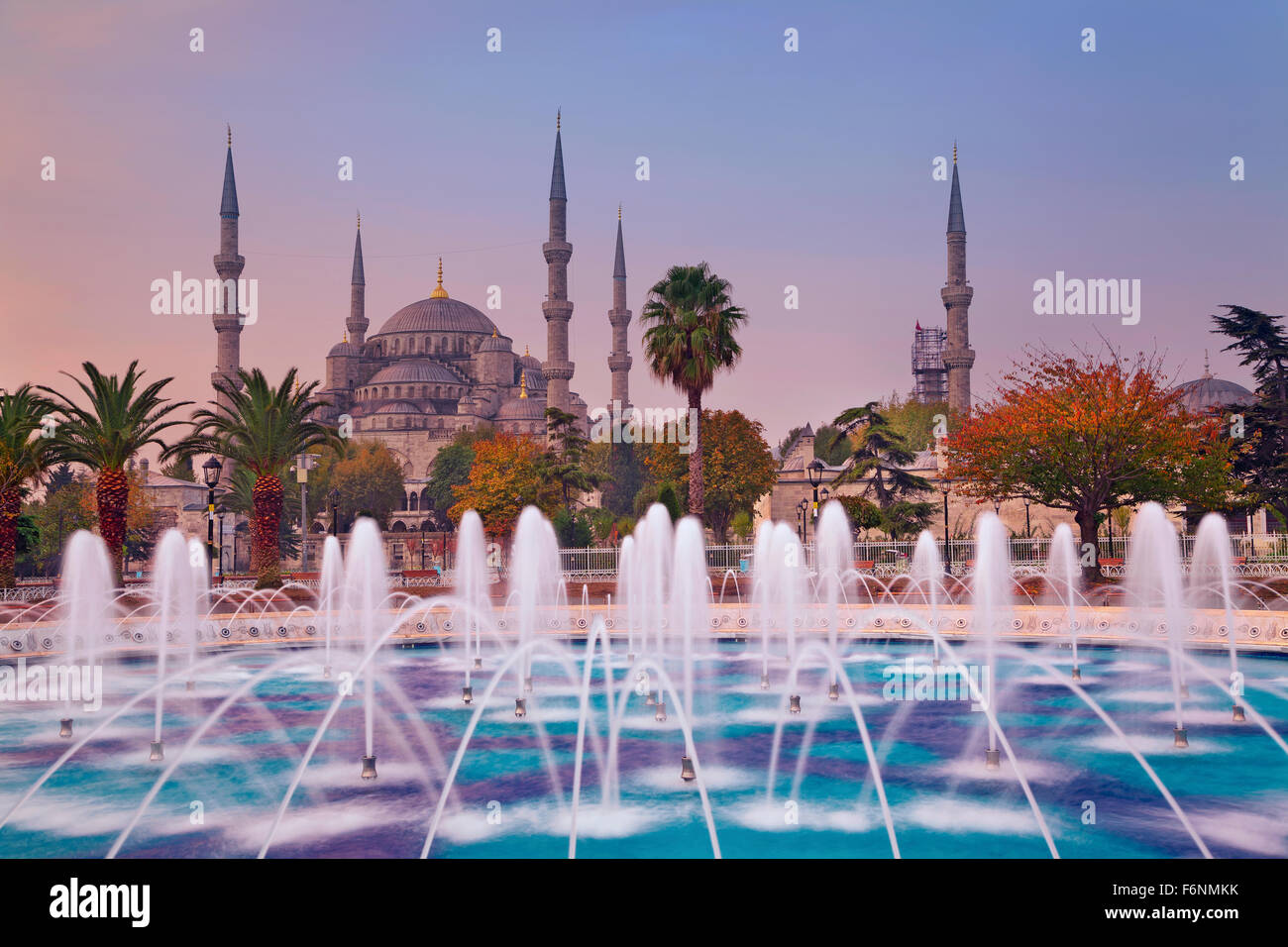 L'automne d'Istanbul. Image de la Mosquée Bleue à Istanbul, Turquie au cours de l'automne le lever du soleil. Banque D'Images