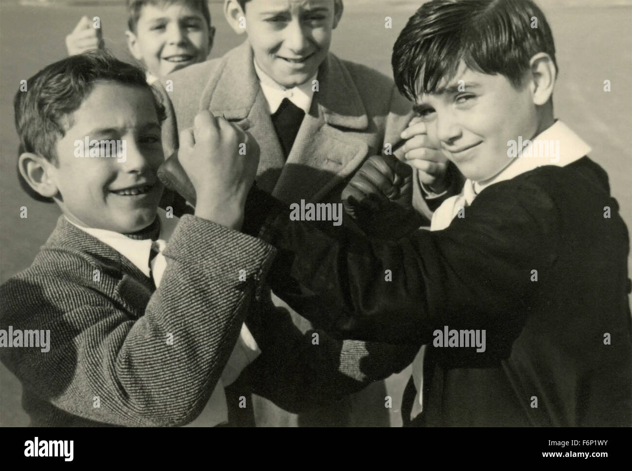 Enfants jouant, Italie Banque D'Images