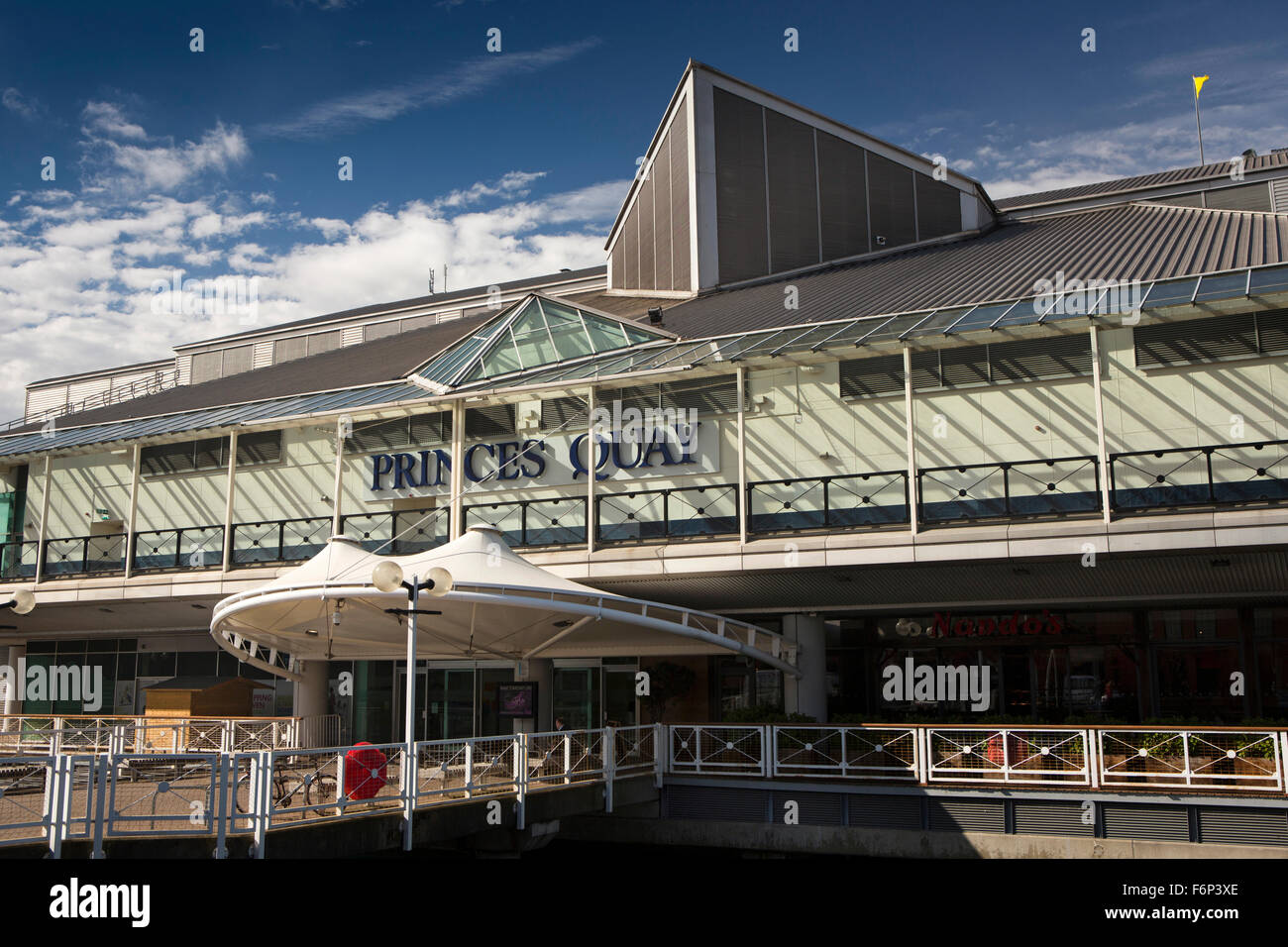 Royaume-uni, Angleterre, dans le Yorkshire, Hull, Centre Commercial Princes Dock, station d'entrée de la rue Princes Banque D'Images
