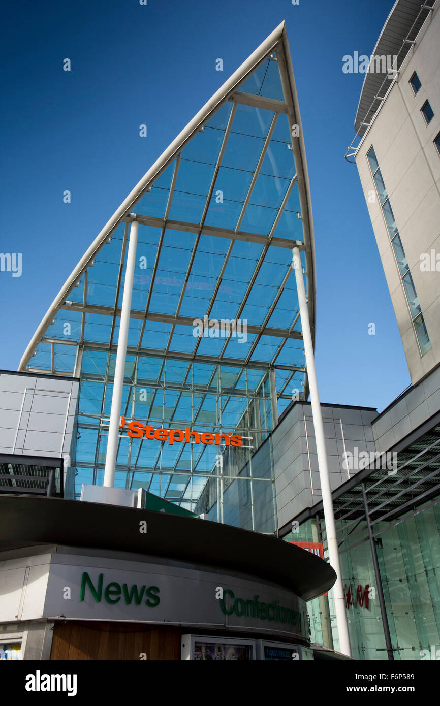 Royaume-uni, Angleterre, dans le Yorkshire, Hull, Ferensway, St Stephen's Shopping Centre de l'auvent d'entrée Banque D'Images