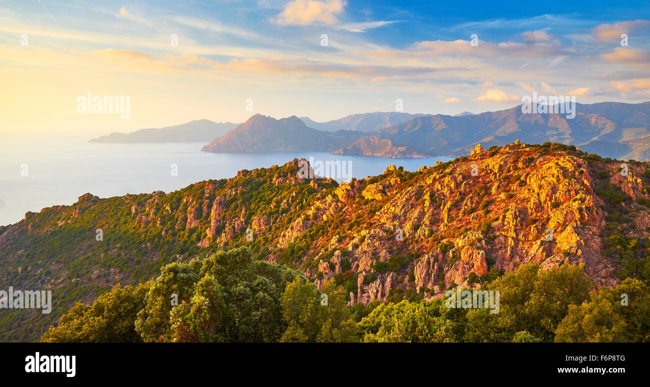 Les Calanches, formations de roches rouges volcaniques des montagnes, Piana, Corse, France, l'UNESCO Banque D'Images