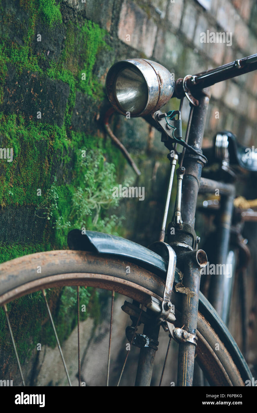 Vieux vélo dans le Kerala, Inde Banque D'Images