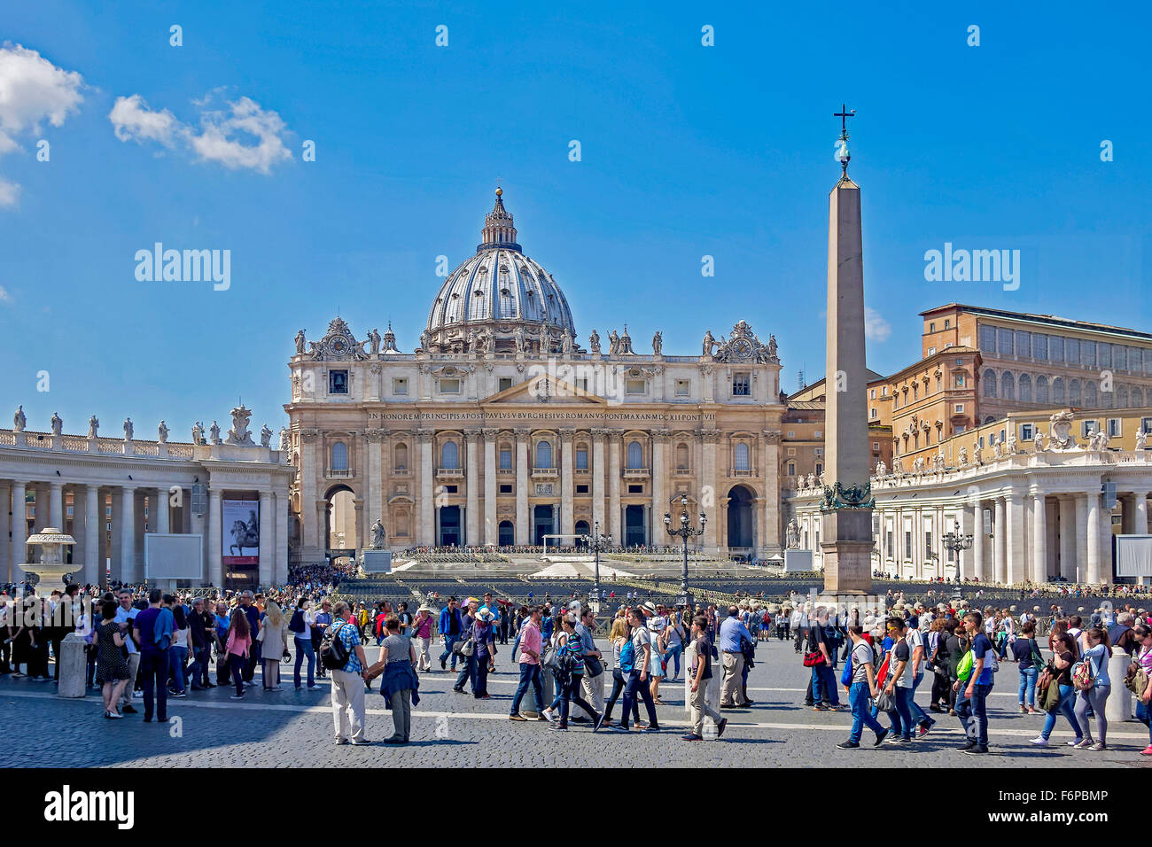 La Foule à Saint Peters Square Le Vatican Rome Italie Banque D'Images