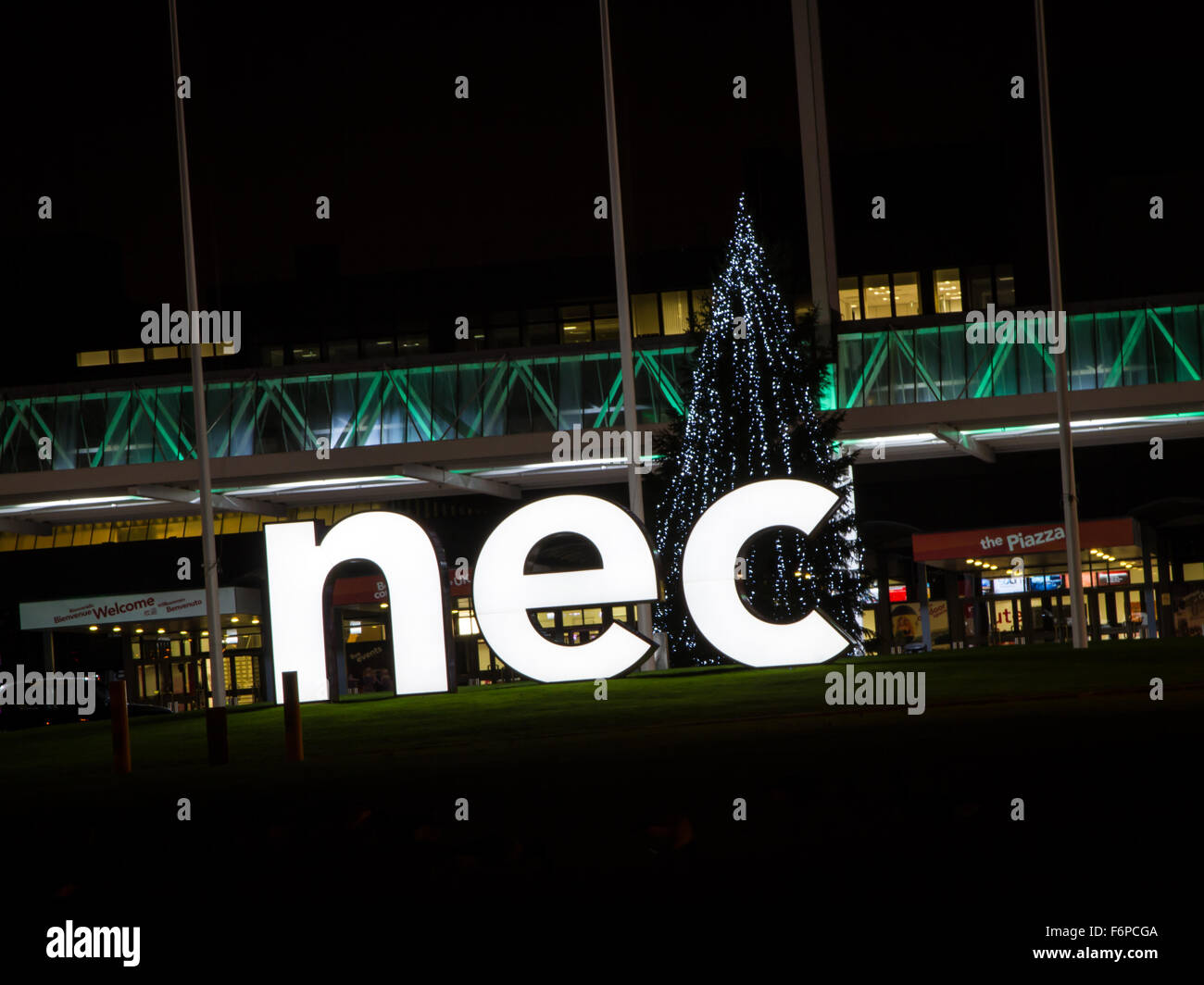 NEC signe avec arbre de Noël à l'entrée principale à Birmingham UK Banque D'Images