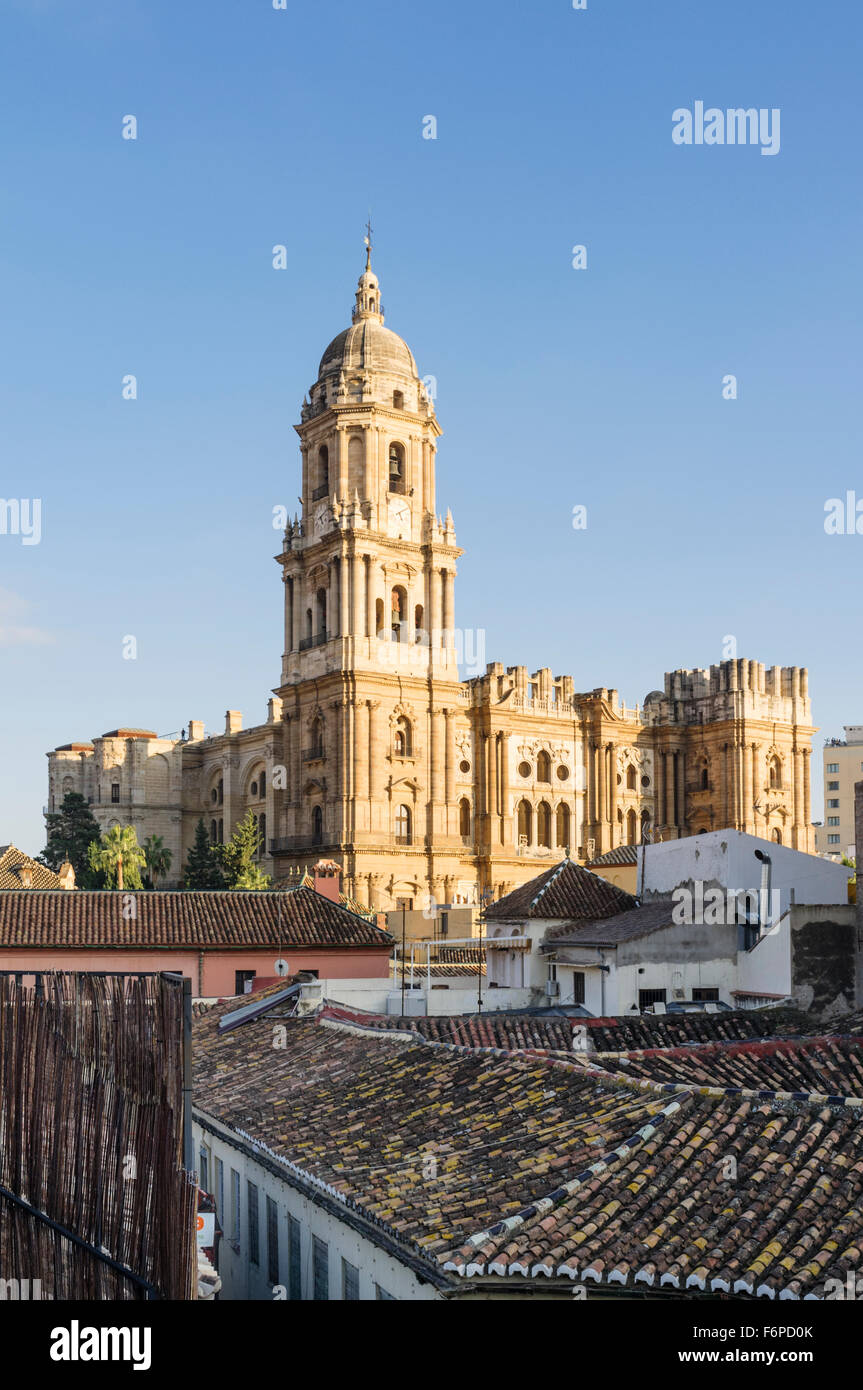 La cathédrale de Malaga des toits. Malaga, Andalousie, Espagne Banque D'Images
