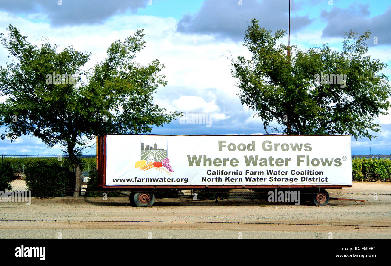 Signer près de fresno en vallée centrale de la californie protestations le manque d'eau allouées à Central Valley Banque D'Images