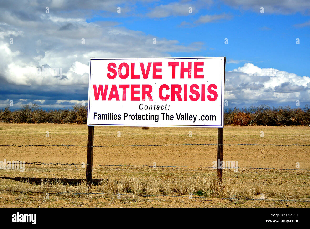 Inscrivez-vous dans Central Valley près de bakersfield califiornia protestant de ne pas obtenir de l'eau pour les champs Banque D'Images