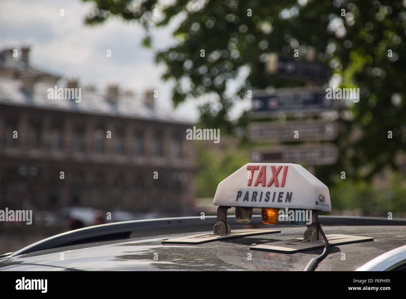 L'enseigne sur le toit de la cabine à Paris Banque D'Images
