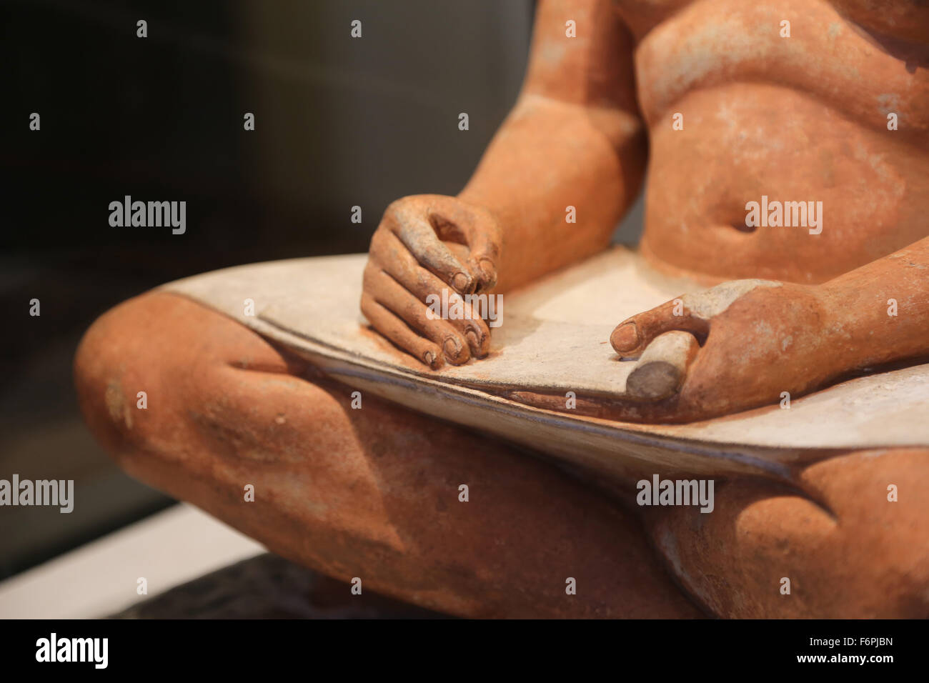 Scribe assis l'art égyptien. Vieux Royaume. 2620-2500 BC. Musée du Louvre. Paris. La France. Banque D'Images