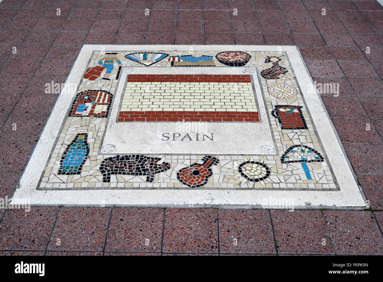 Drapeau national espagnol en mosaïque de la promenade le long du Millennium Stadium Cardiff Wales UK. Banque D'Images