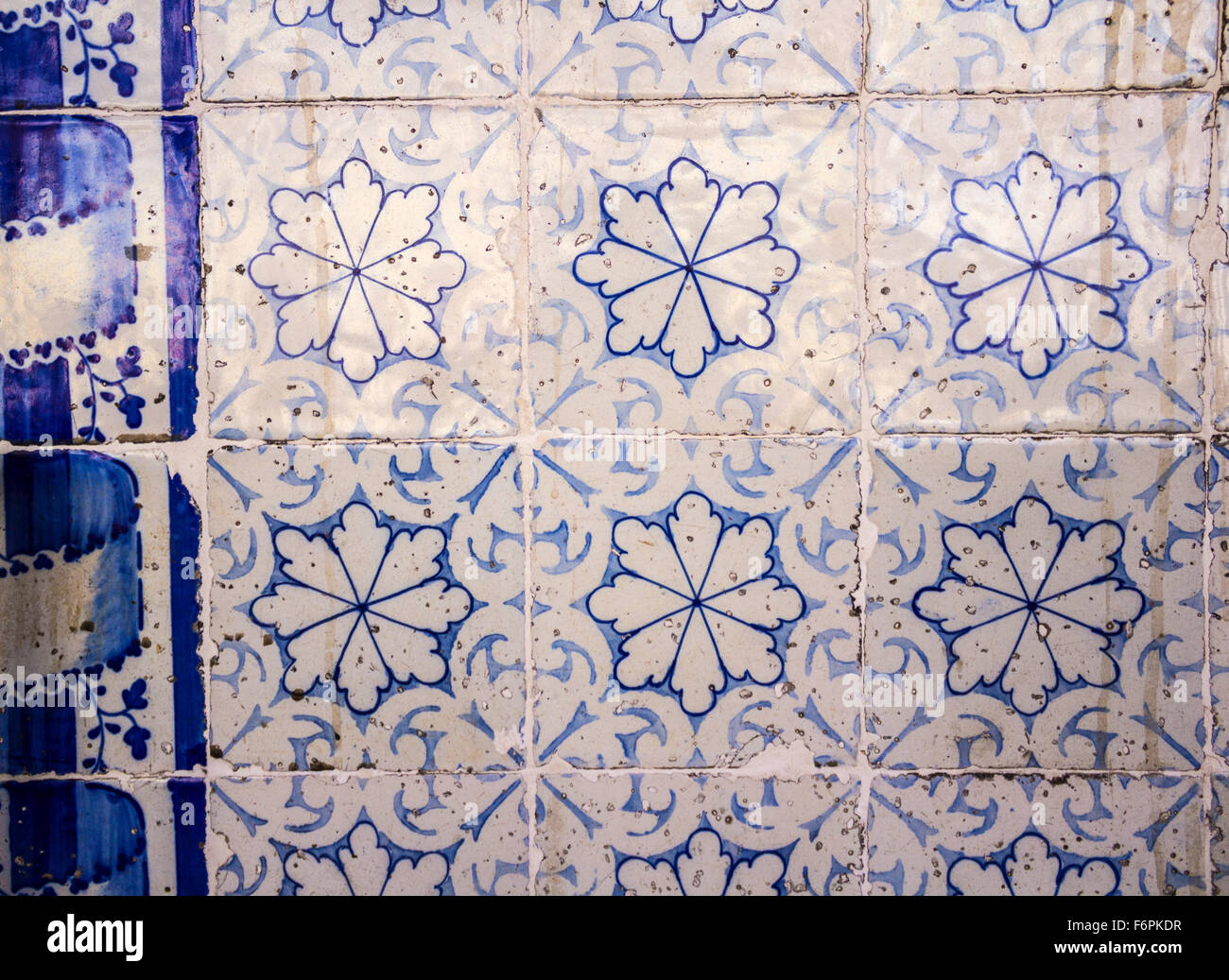 Belles façades caractéristiques avec azulejos. Lisbonne, Portugal Banque D'Images