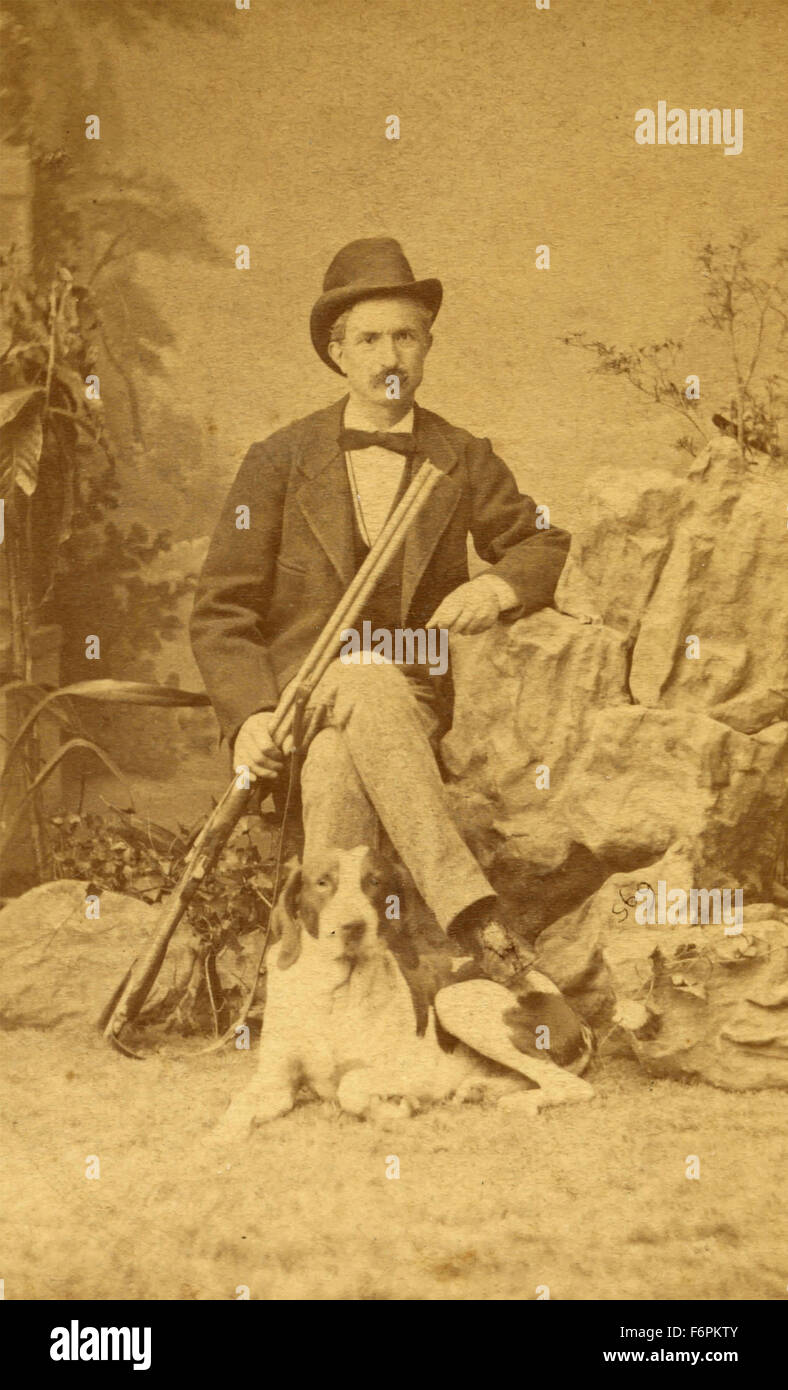 Portrait d'un chasseur avec chien et fusil, Bergamo, Italie Banque D'Images