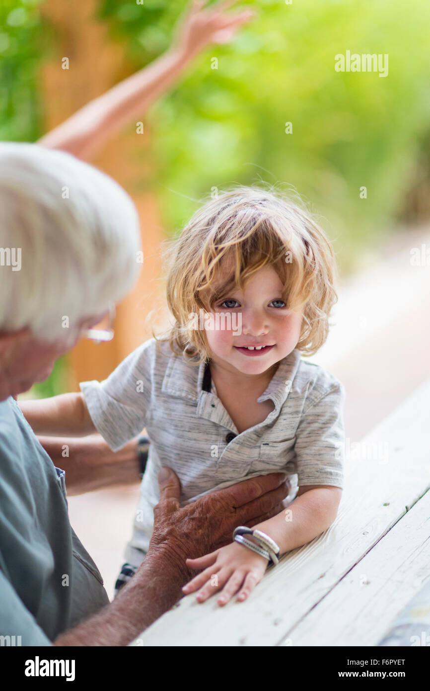 Caucasian grandfather and grandson sitting at table Banque D'Images