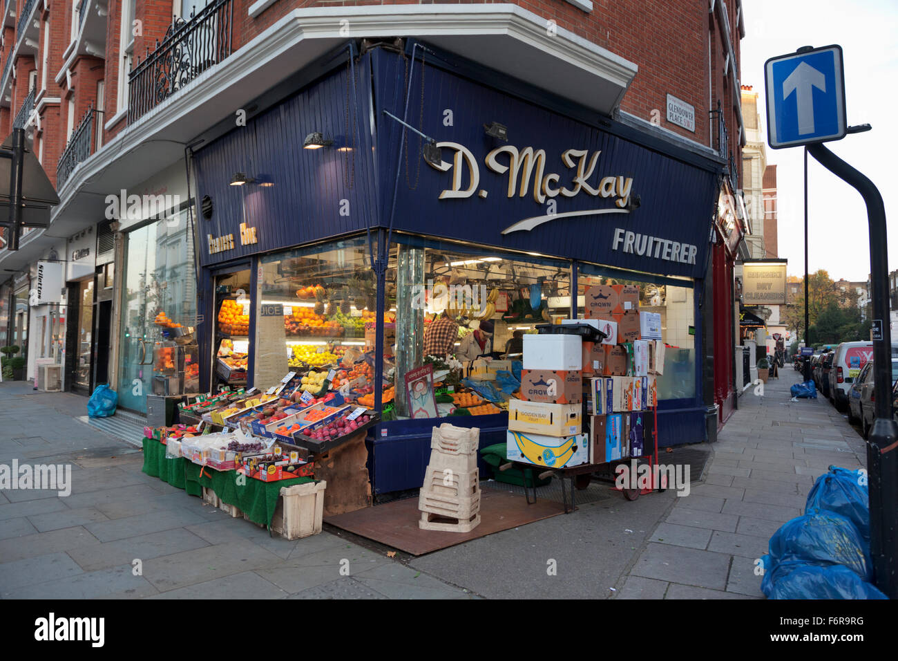 D McKay Fruiterer corner shop vendeur de fruits Banque D'Images
