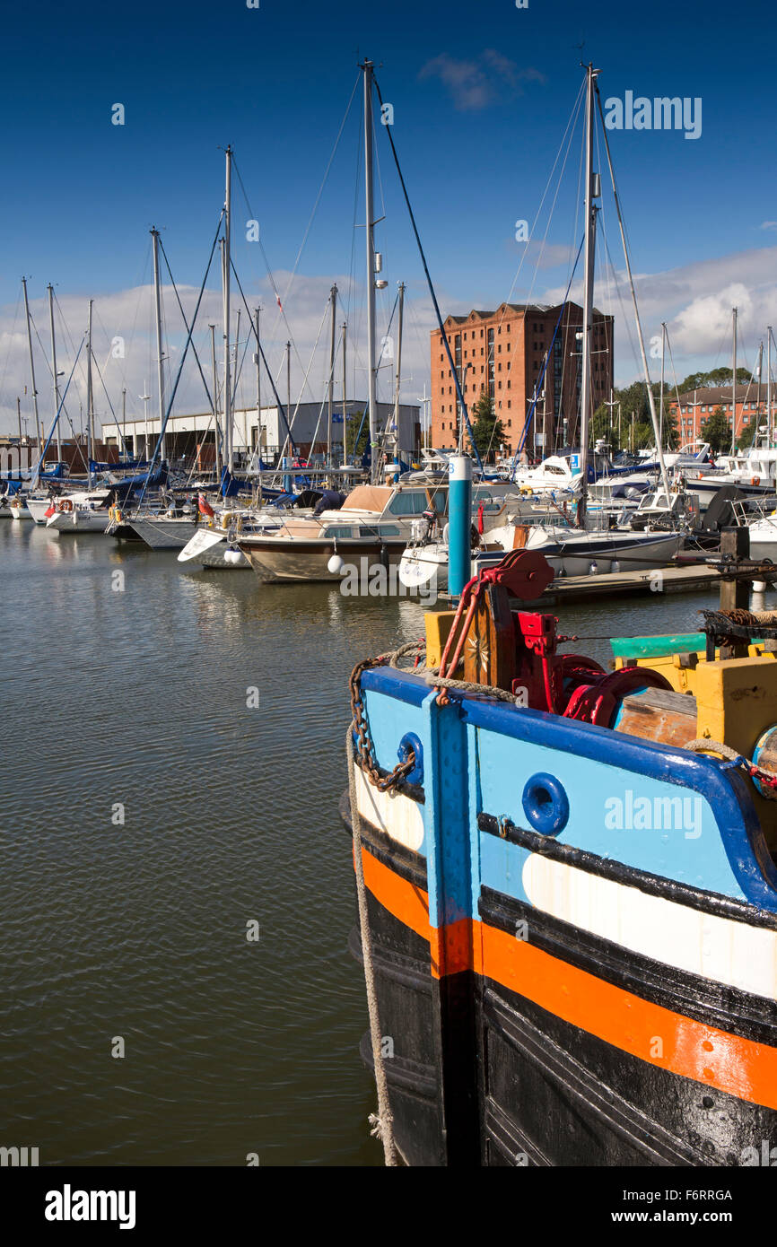 Royaume-uni, Angleterre, dans le Yorkshire, Hull, bateaux amarrés dans la Marina de Princes Dock Road Banque D'Images